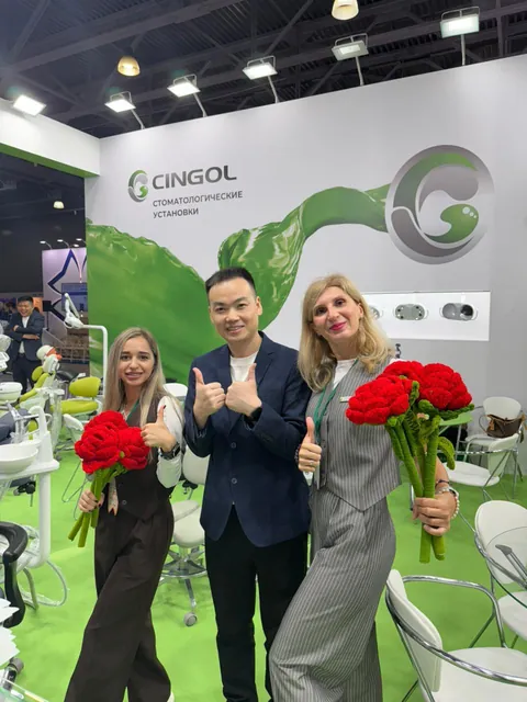 Сотрудники Фирмы Элит на выставочном стенде CINGOL